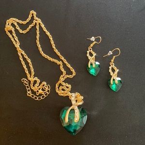 COPY - Emerald Green Necklace & Earrings Set